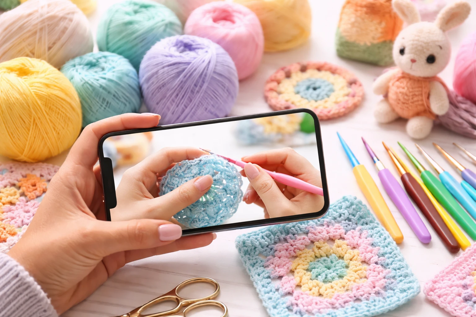 Aprenda crochê grátis no celular e crie peças incríveis